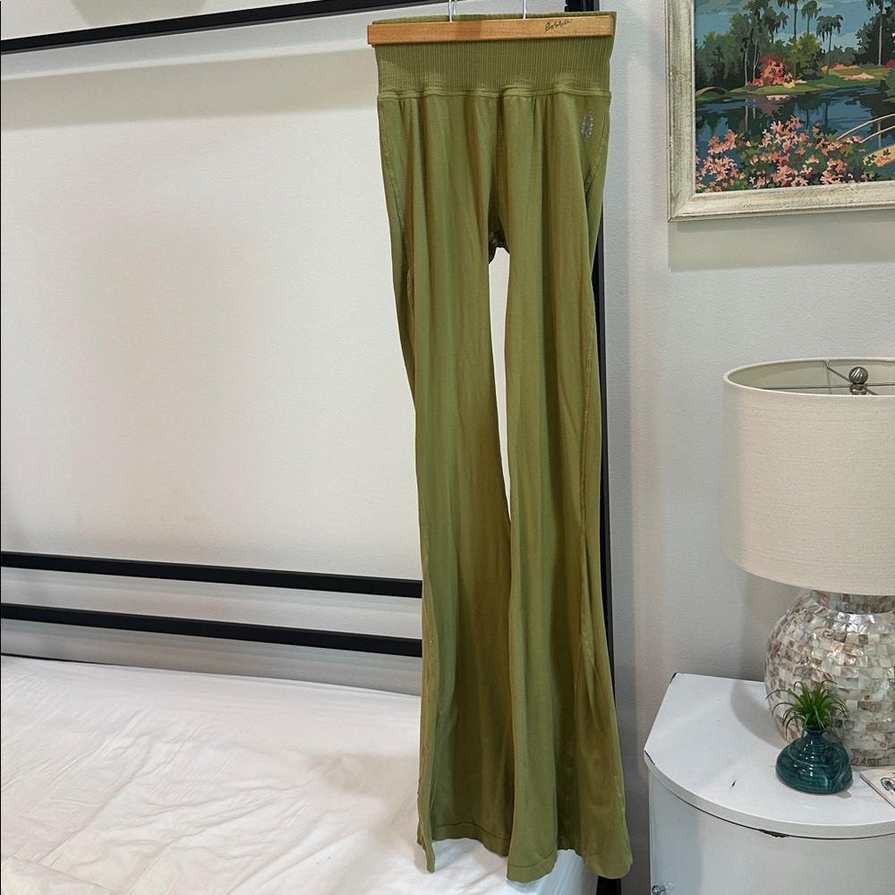 Free People Movement green flare leg stretchy yoga pants, leggings - Picture 5 of 6
